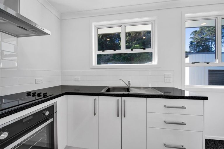 Photo of property in 25 Simons Street, Moturoa, New Plymouth, 4310