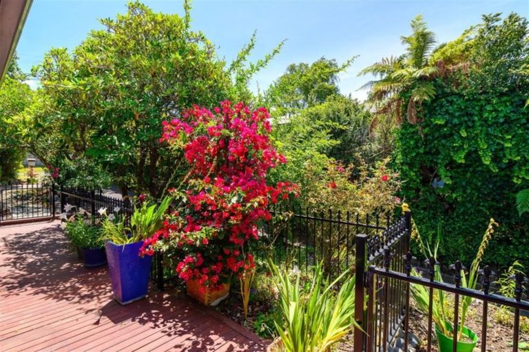 Photo of property in 21 Grand Vue Road, Kawaha Point, Rotorua, 3010