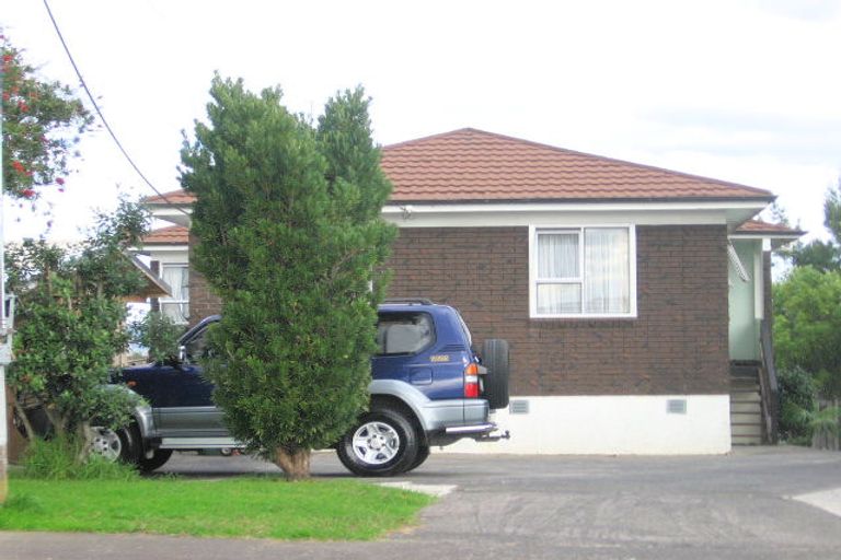 Photo of property in 104 Waimumu Road, Massey, Auckland, 0614