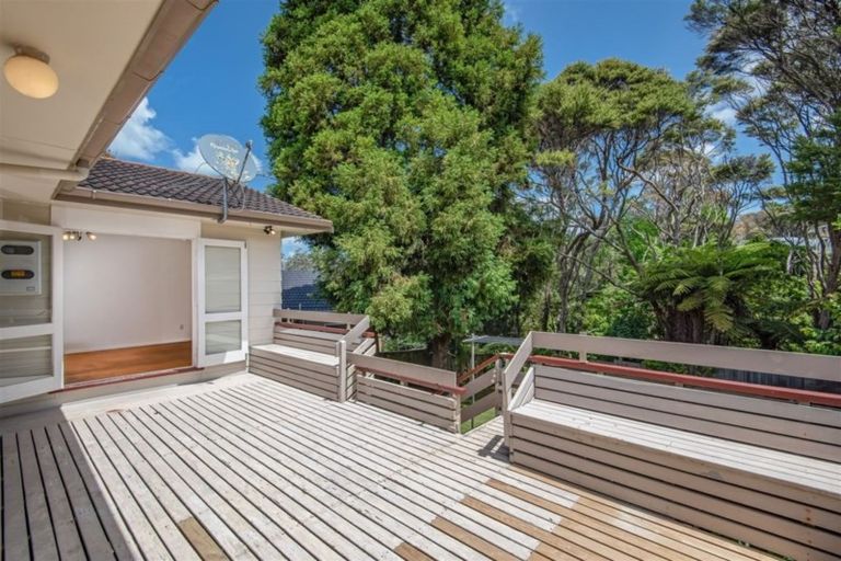 Photo of property in 61 Easton Park Parade, Glenfield, Auckland, 0629