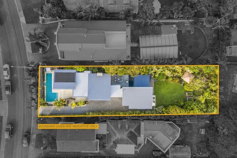 Photo of property in 7 Vaughan Crescent, Murrays Bay, Auckland, 0630