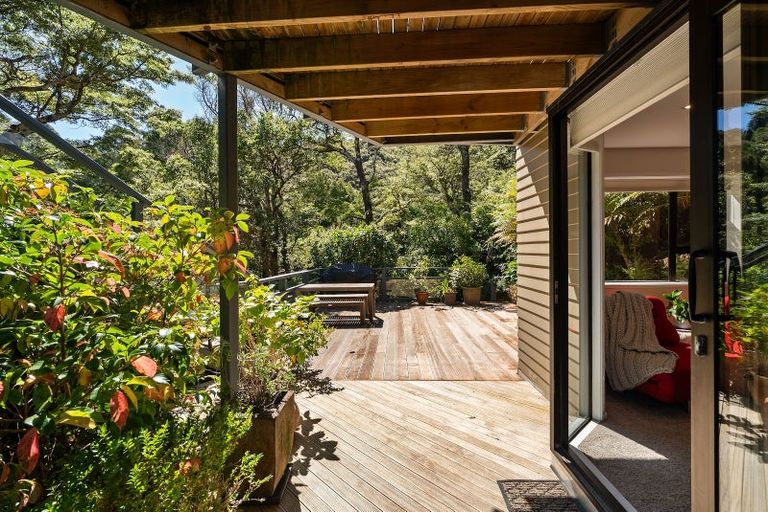 Photo of property in 136 Cheviot Road, Lowry Bay, Lower Hutt, 5013