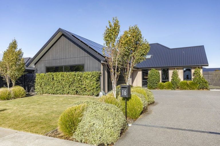 Photo of property in 16 Valour Drive, Rangiora, 7400