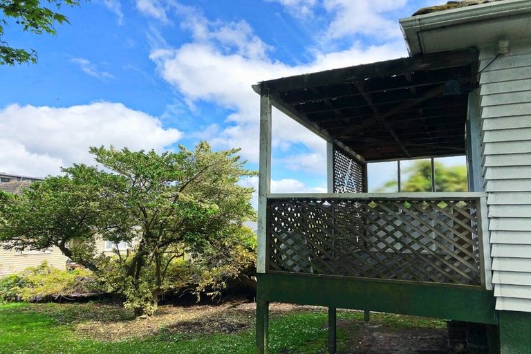 Photo of property in 26 Netherlands Avenue, Kelston, Auckland, 0602