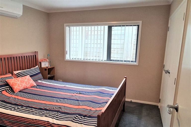 Photo of property in 28 Speldhurst Grove, Stokes Valley, Lower Hutt, 5019