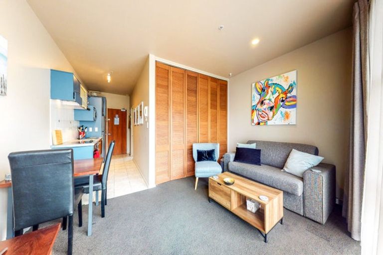 Photo of property in Atrium Towers, 5p/154 The Terrace, Wellington Central, Wellington, 6011