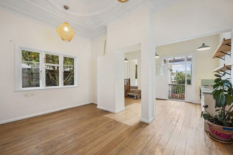 Photo of property in 10 Salisbury Terrace, Mount Cook, Wellington, 6021