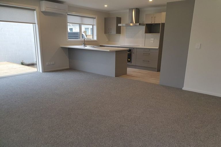 Photo of property in 43b Wainuiomata Road, Wainuiomata, Lower Hutt, 5014