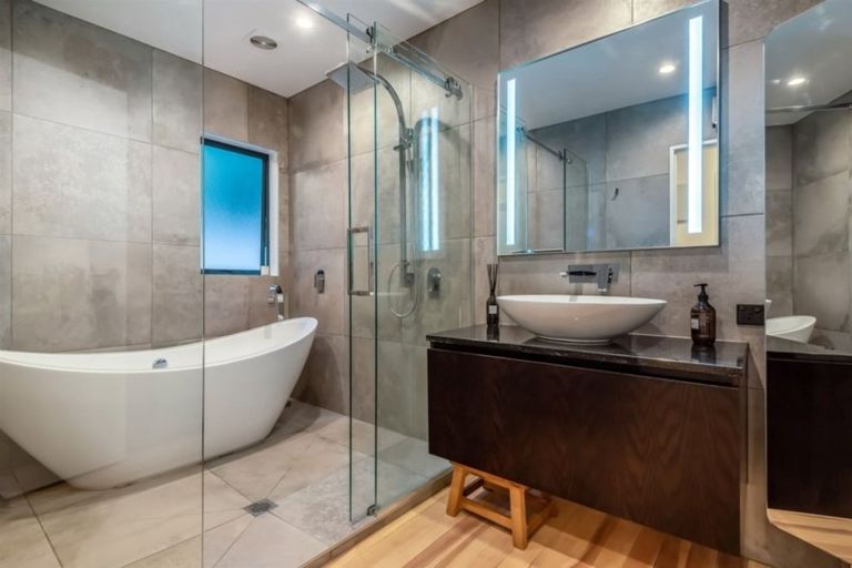 Photo of property in 87a Palmerston Road, Birkenhead, Auckland, 0626