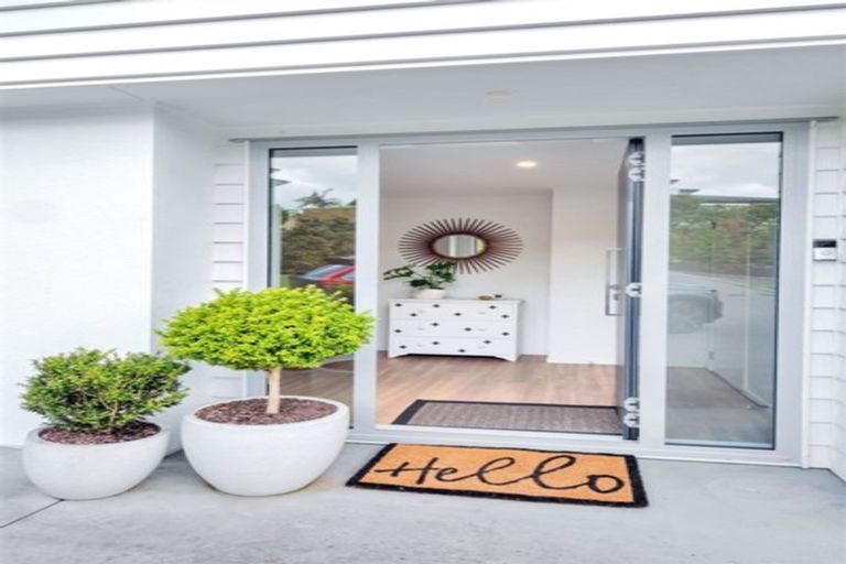 Photo of property in 20 Asbury Crescent, Campbells Bay, Auckland, 0630
