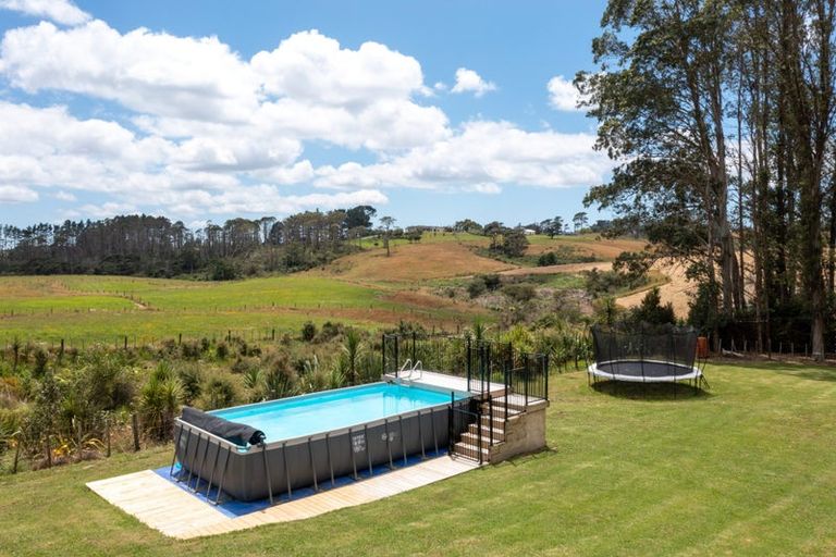 Photo of property in 225d Amreins Road, Taupaki, 0782