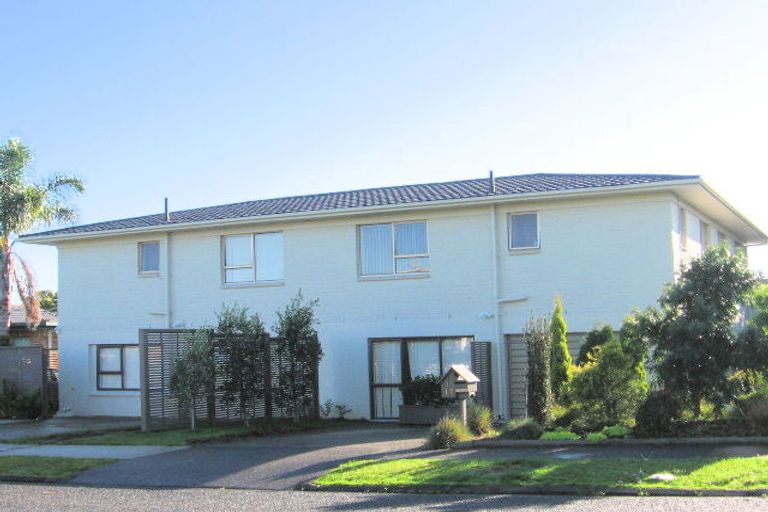 Photo of property in 1/17 Fielding Crescent, Farm Cove, Auckland, 2012