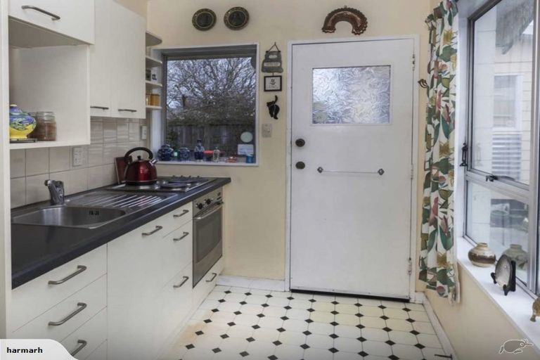 Photo of property in 2/139 Weston Road, St Albans, Christchurch, 8052