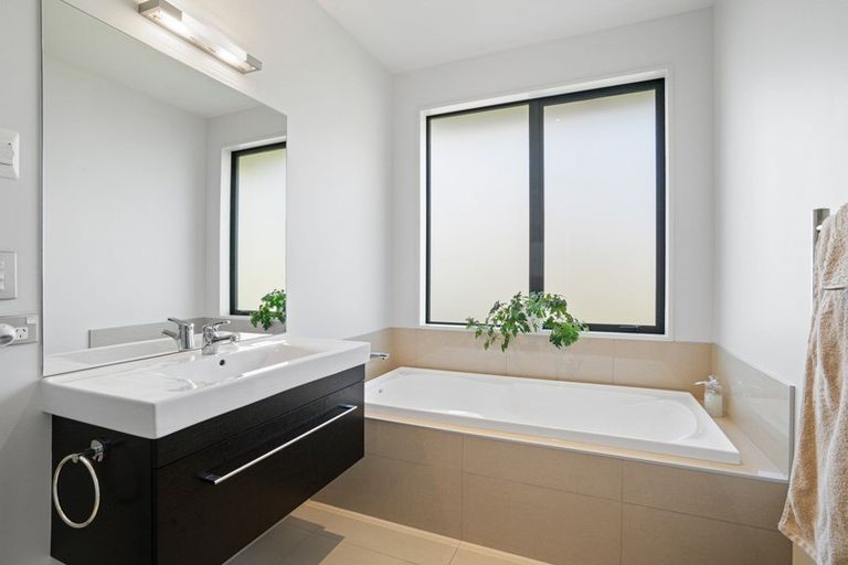 Photo of property in 42a-b Kelliher Drive, Wanaka, 9305