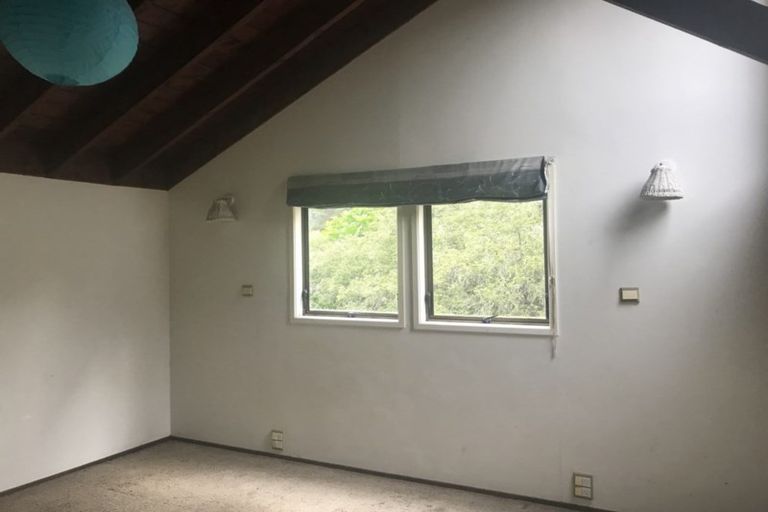 Photo of property in 24 Valley Road, Northcote, Auckland, 0626