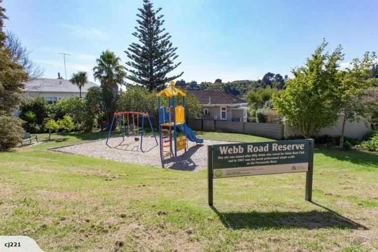 Photo of property in 18 Webb Road, Durie Hill, Whanganui, 4500