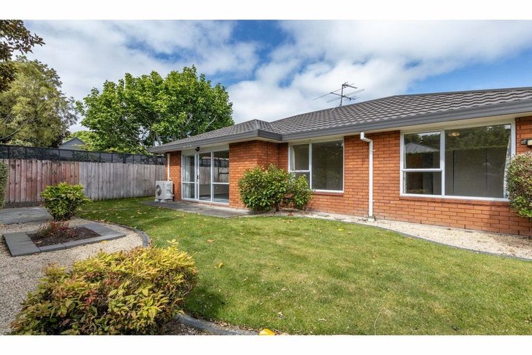 Photo of property in 2/86 Aorangi Road, Bryndwr, Christchurch, 8053