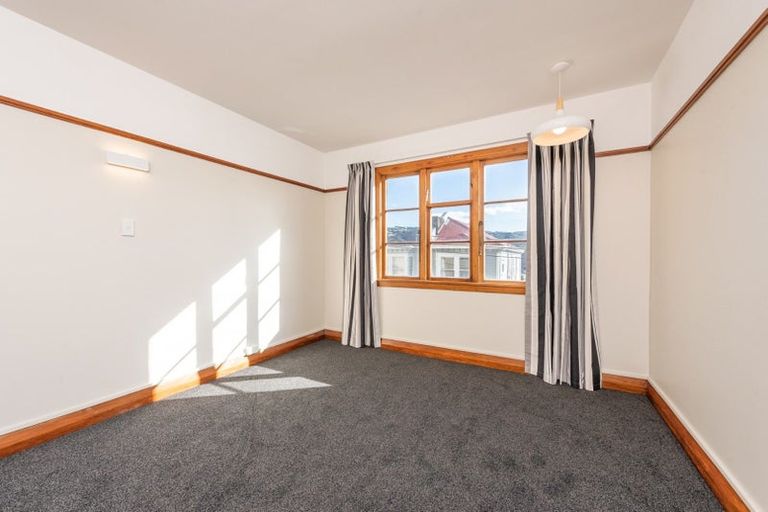 Photo of property in Ionian Flats, 123-125 Brougham Street, Mount Victoria, Wellington, 6011