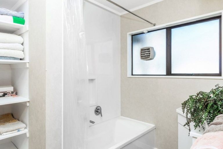 Photo of property in 76a Kahikatea Drive, Melville, Hamilton, 3206