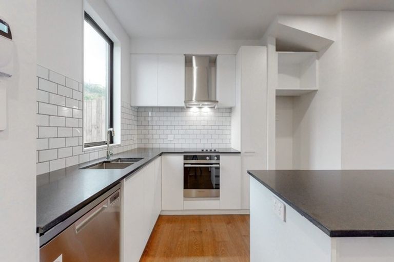 Photo of property in 7/62 Spenmoor Street, Newlands, Wellington, 6037