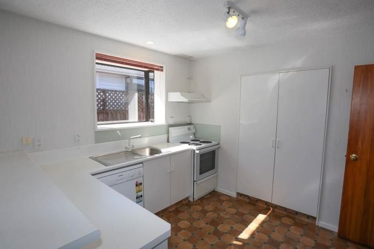 Photo of property in 2a Manor Place, Bryndwr, Christchurch, 8053