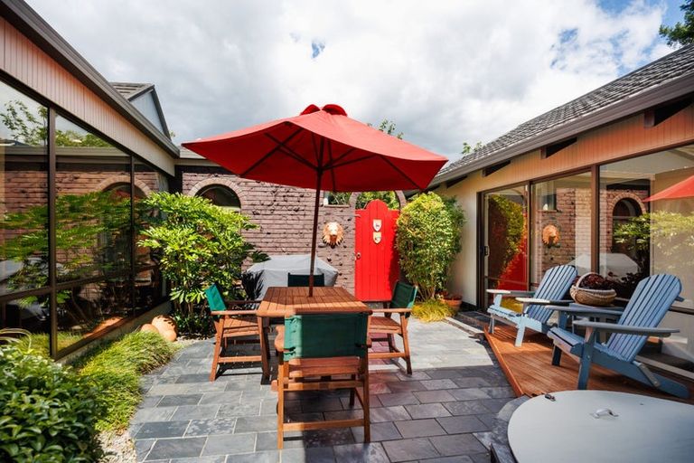 Photo of property in 101 Clifton Terrace, Fitzherbert, Palmerston North, 4410