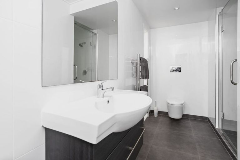 Photo of property in 8 Kiekie Road, Mangere Bridge, Auckland, 2022