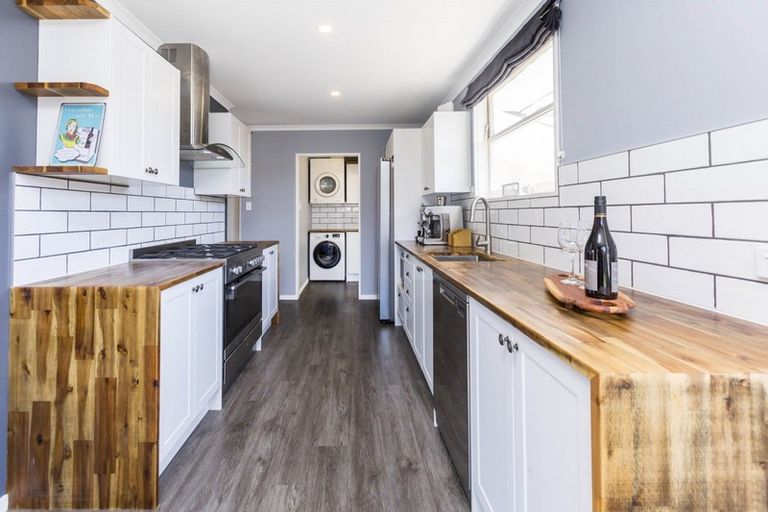 Photo of property in 53 Oregon Drive, Maoribank, Upper Hutt, 5018