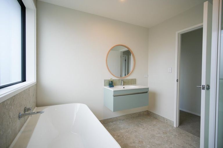 Photo of property in 47 Metoriti Crescent, Karaka, 2124