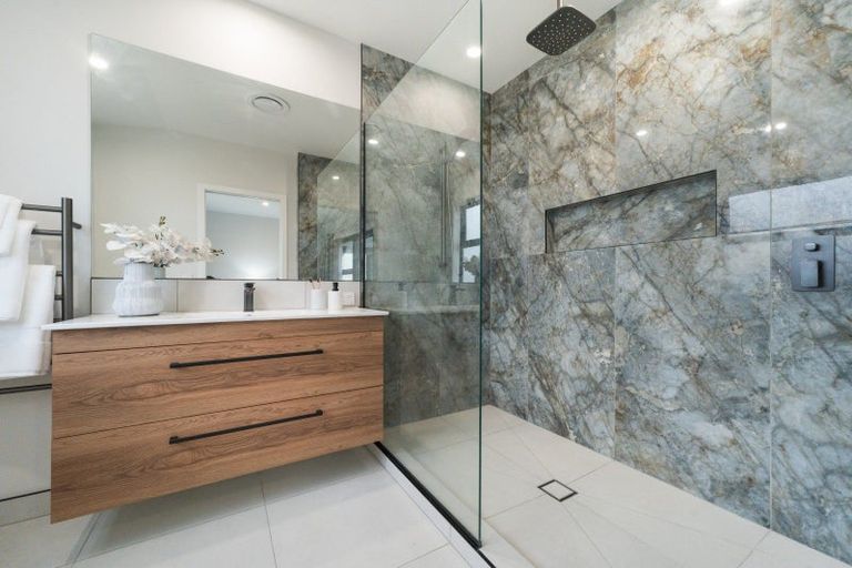 Photo of property in 44 Vaucluse Heights, Fitzherbert, Palmerston North, 4410