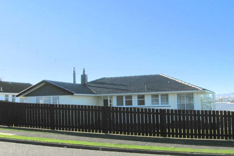 Photo of property in 31 Rangituhi Crescent, Takapuwahia, Porirua, 5022