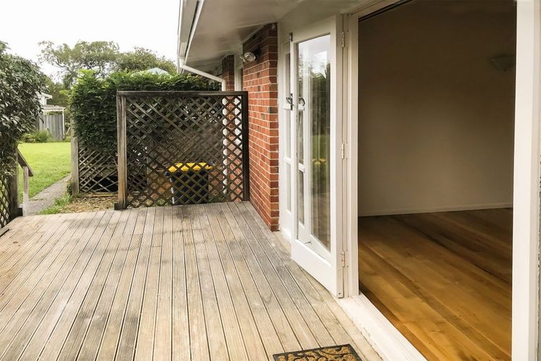 Photo of property in 4/19 Montana Avenue, Murrays Bay, Auckland, 0630