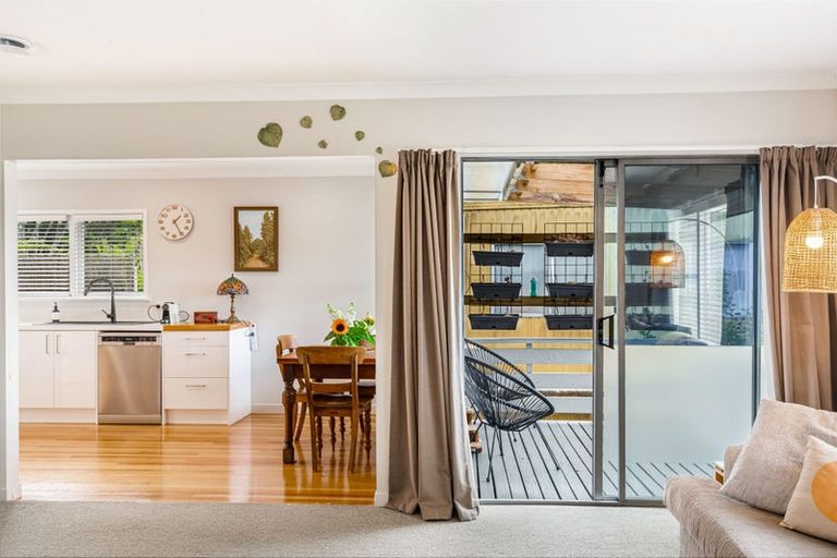 Photo of property in 4 Brunner Road, Glen Eden, Auckland, 0602