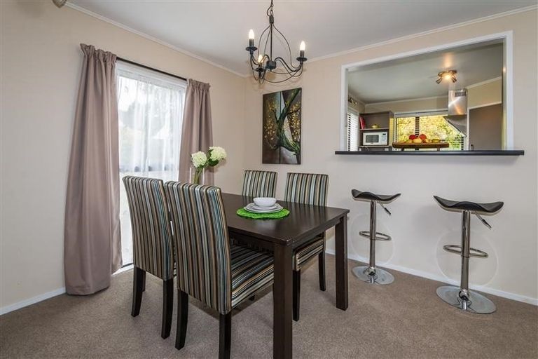 Photo of property in 2 Serrata Place, Browns Bay, Auckland, 0630