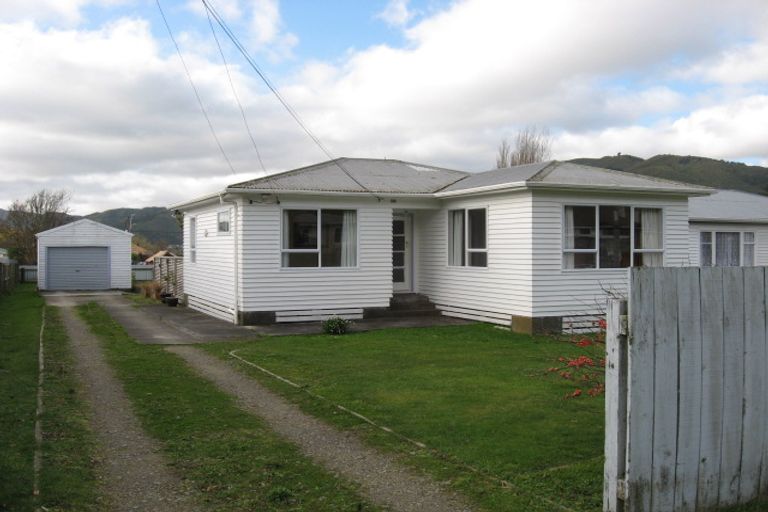 Photo of property in 62 Fraser Street, Wainuiomata, Lower Hutt, 5014