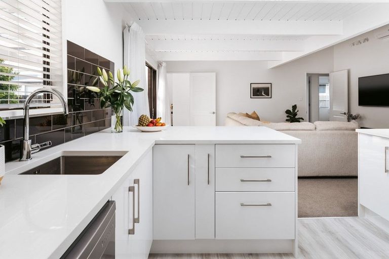 Photo of property in 1 Douglas Place, Papamoa Beach, Papamoa, 3118