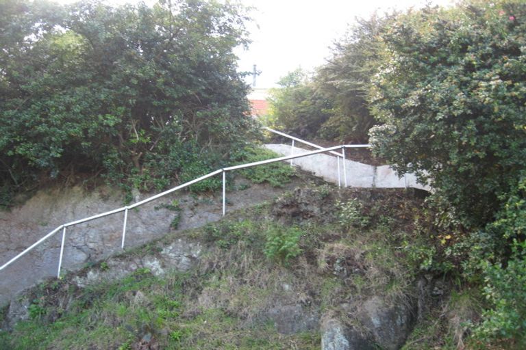 Photo of property in 30 Seaview Terrace, Kew, Dunedin, 9012