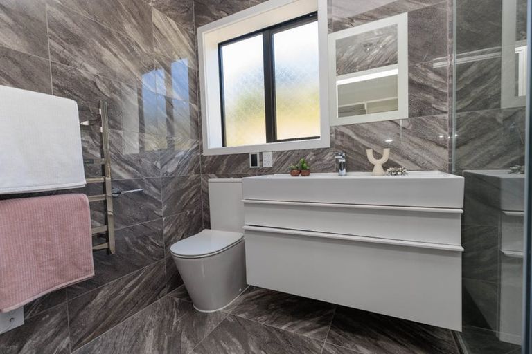 Photo of property in 46 Domett Street, Newlands, Wellington, 6037