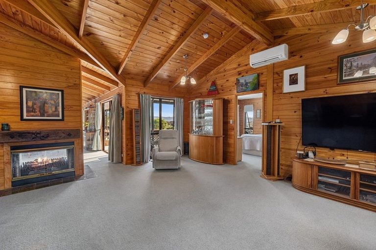 Photo of property in 76 Brick Bay Drive, Sandspit, Warkworth, 0982