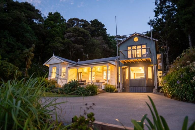 Photo of property in 16 Creswell Street, Opua, 0200