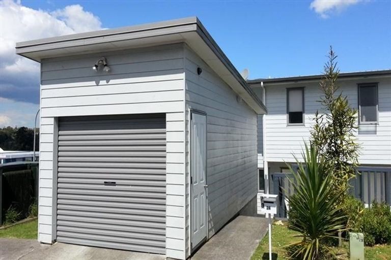 Photo of property in 24/3 Hulme Place, Henderson, Auckland, 0612