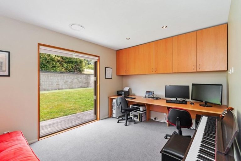 Photo of property in 17 Westview Place, Huntsbury, Christchurch, 8022