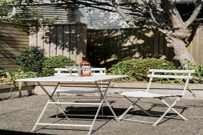 Photo of property in 76 Elizabeth Street, Mount Victoria, Wellington, 6011