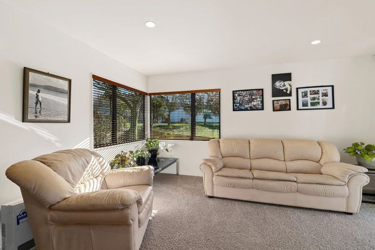 Photo of property in 33a Bronzewing Terrace, Unsworth Heights, Auckland, 0632