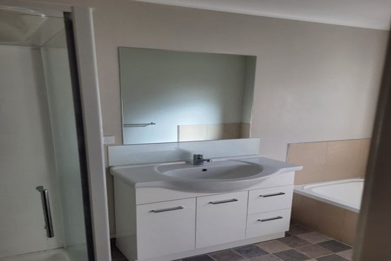 Photo of property in 57b Sabulite Road, Kelston, Auckland, 0602