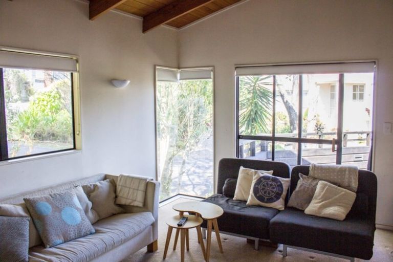 Photo of property in 1/55 James Evans Drive, Northcote, Auckland, 0627