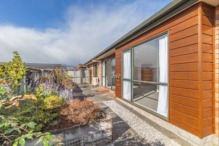 Photo of property in Rangeview Villas, 17/9 Fuller Close, Levin, 5510