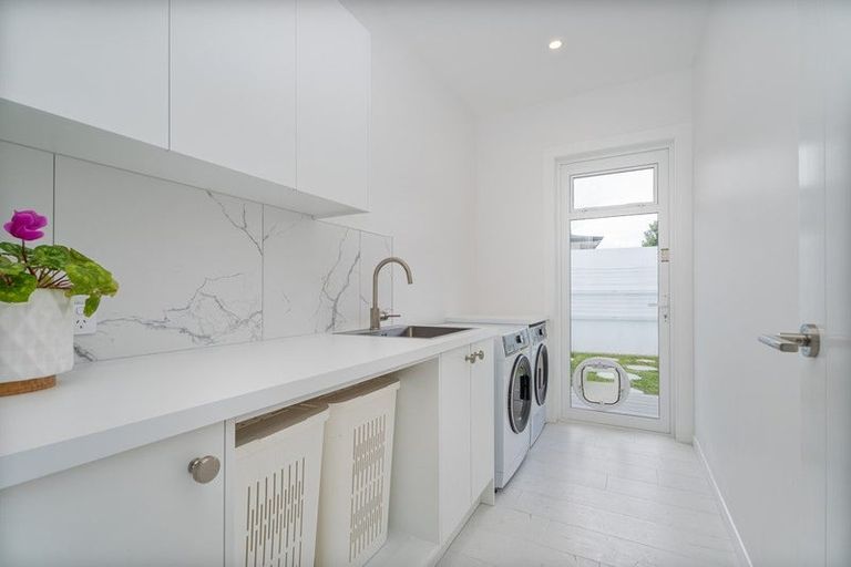 Photo of property in 17 Waitotara Way, Whitianga, 3510