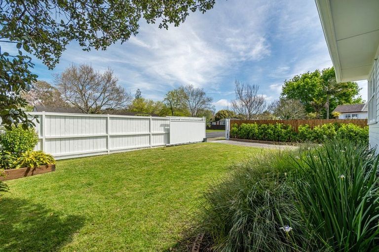 Photo of property in 27 Lynden Avenue, Hillcrest, Auckland, 0627
