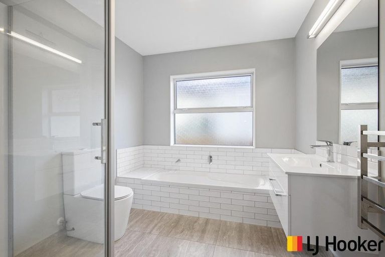 Photo of property in 3 Danden Way, Pukekohe, 2120